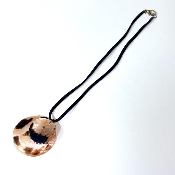 Natural Shell Pendant Necklace Black Cord Layered Round Boho Beach - Picture 7 of 12